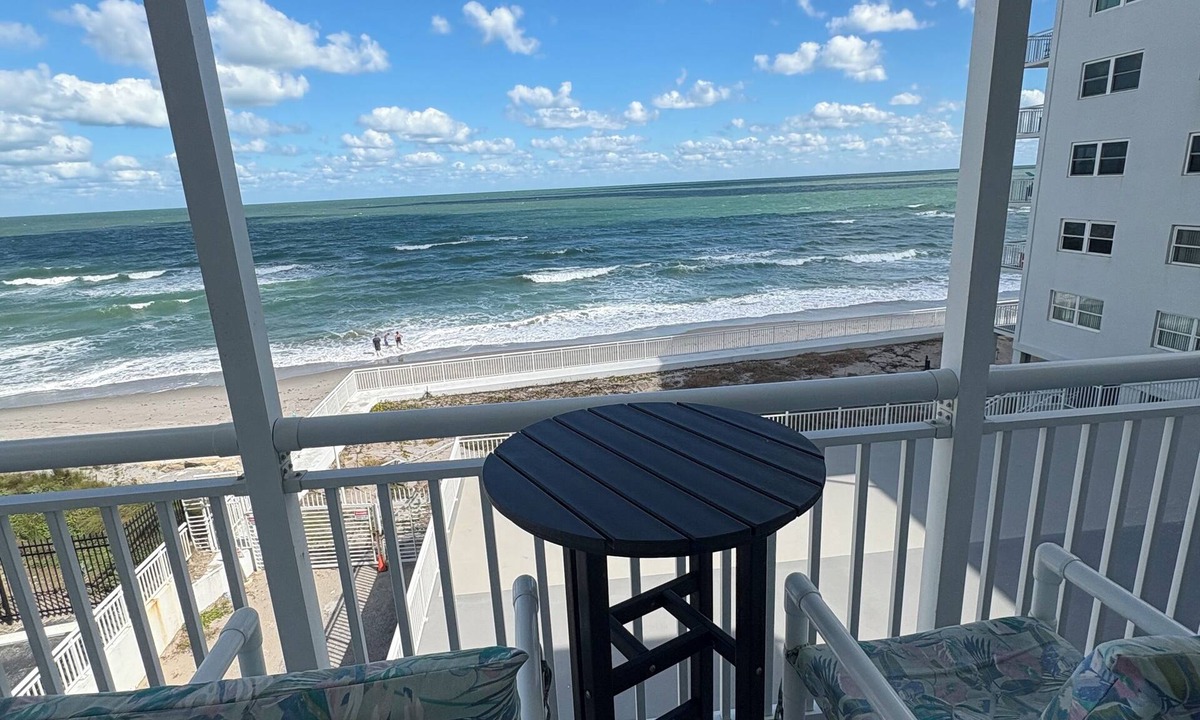 South Patrick Shores Condo | 1/1 Ocean View Condo at Sandpiper. Watch rocket launches from the balcony!