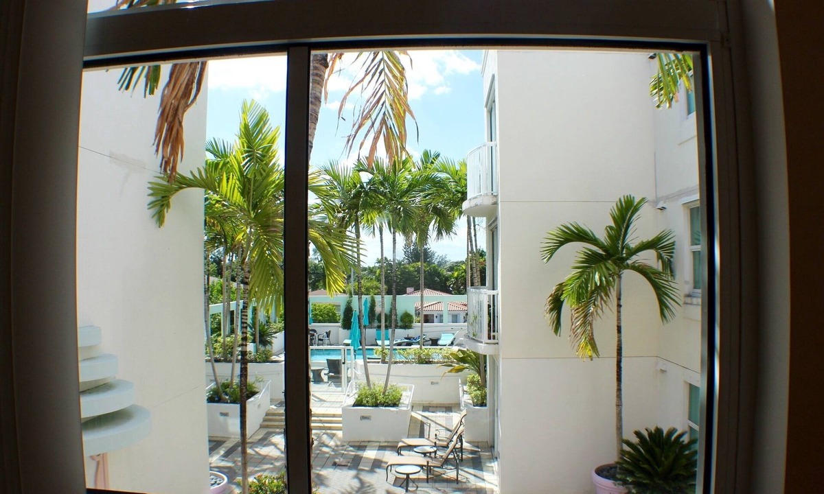 Surfside Condo | 1 Bd across from beach walk to BalHarbor Shops,restaurants,supermarket & shops