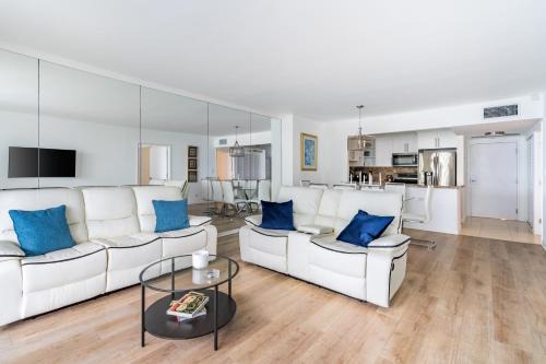 South Beach Apartment | 1 Bedroom Private Residence at Roney Palace -804