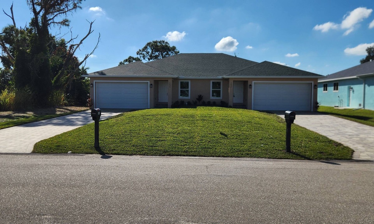 Pine Island Center Apartment | 1 floor 3bedroom 2full bathroom apartment in Bokeelia with AC 2vehicle garage