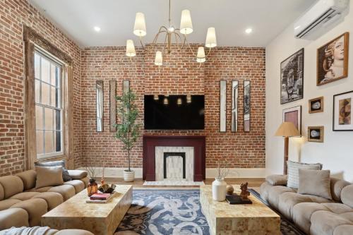 Arts/Warehouse District House | 10 bed & 10 bath Luxury CBD Villa - Private Pool