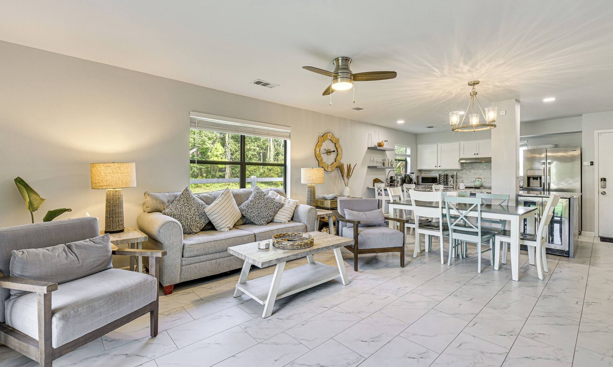 Mary Esther Apartment | 10 Mi to Navarre Beach! Waterfront Rental w/Pool
