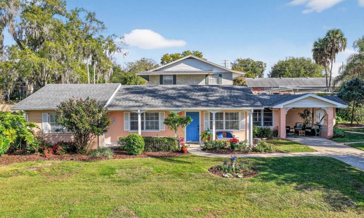 Mount Dora House | 10 min walk to DT! Fire Pit-Pet Friendly! A true DT retreat!