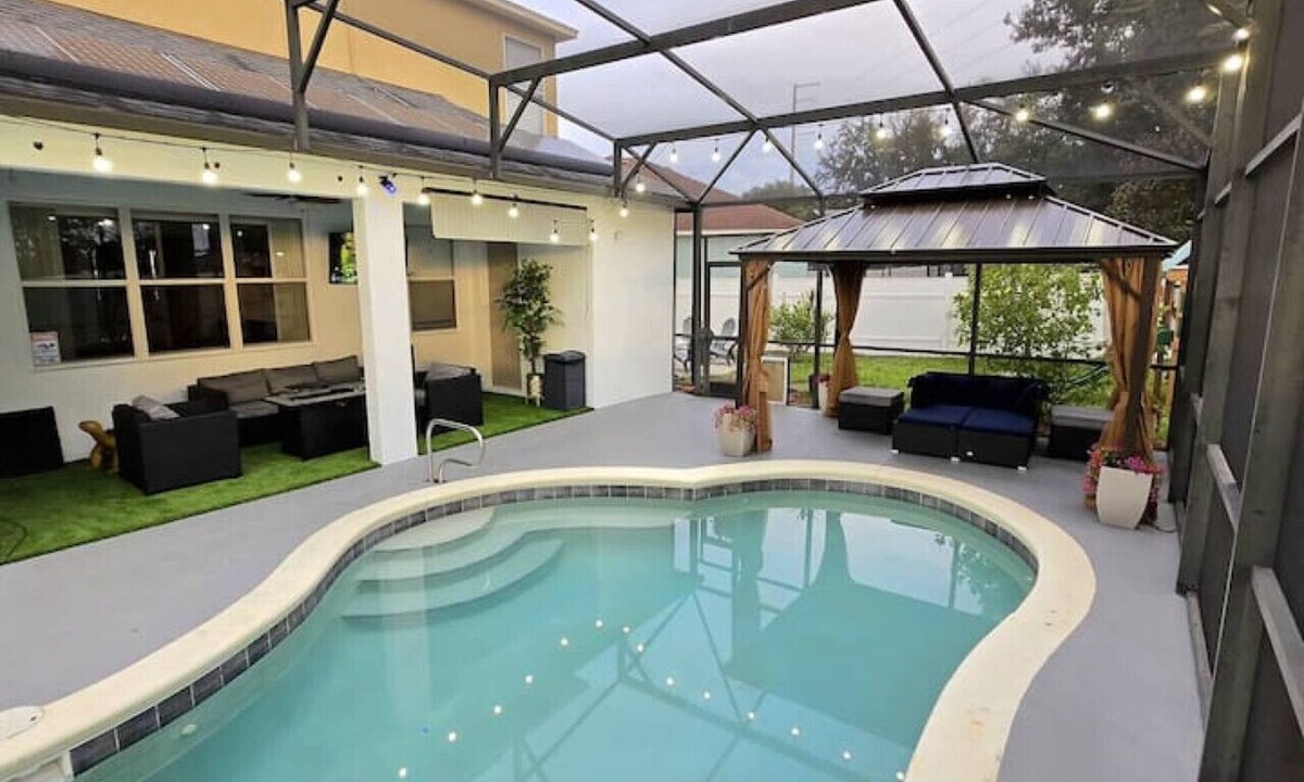 Windwood Bay House | 10 Mins to Disney. New luxury furniture. 16 guests