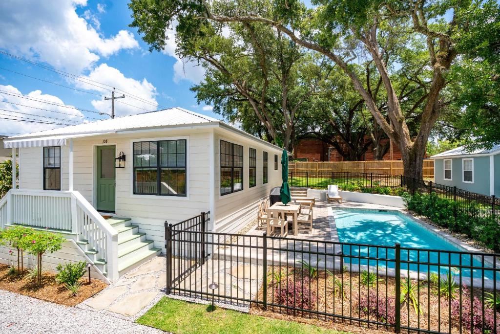 Fairhope House | 108 the Church St Collection with Pool