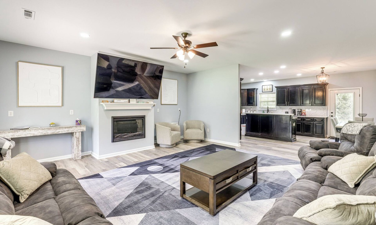 Troy House | 11 Mi to Troy University: Family Home w/Yard