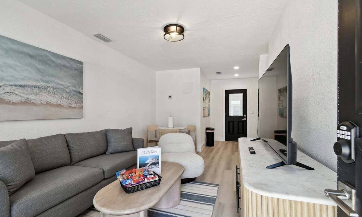 Treasure Island Apartment | 117 127th Ave E Unit 3