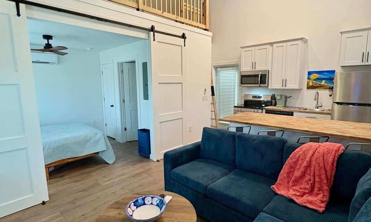 Mid Island House | 120 Falkirk Small Pet Friendly Cottage near Beach