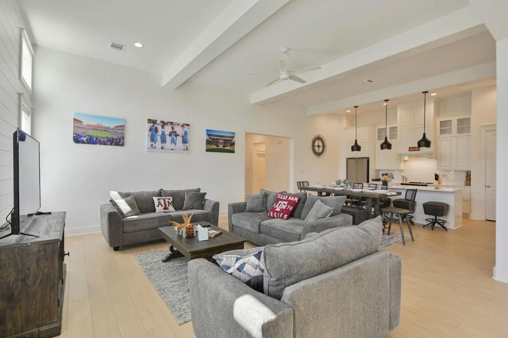 College Station House | 12th Man Hideout