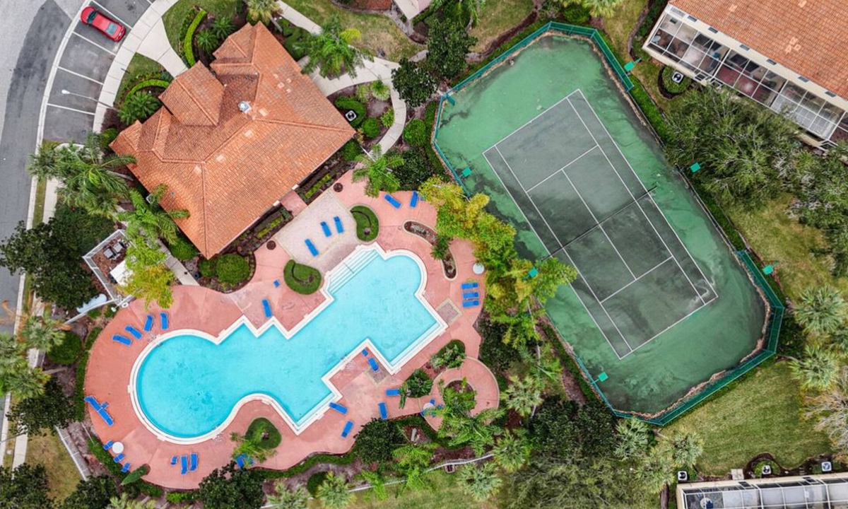 Eagle Pointe South House | 17 mins to Disney Universal Cozy Retreat Lake View gated