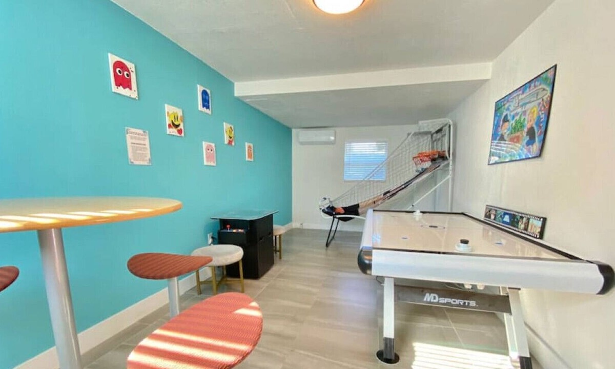 Liberty City House | 1865 back/game room · Boho home with Game/Movie Room