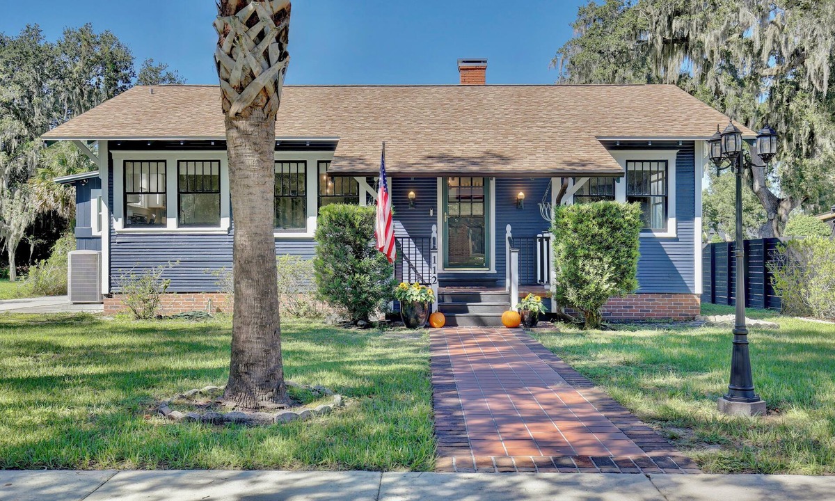 Winter Garden House | 1921 2BD/1BTH Bungalow - Historic Winter Garden, Steps to Plant St, Dogs Welcome