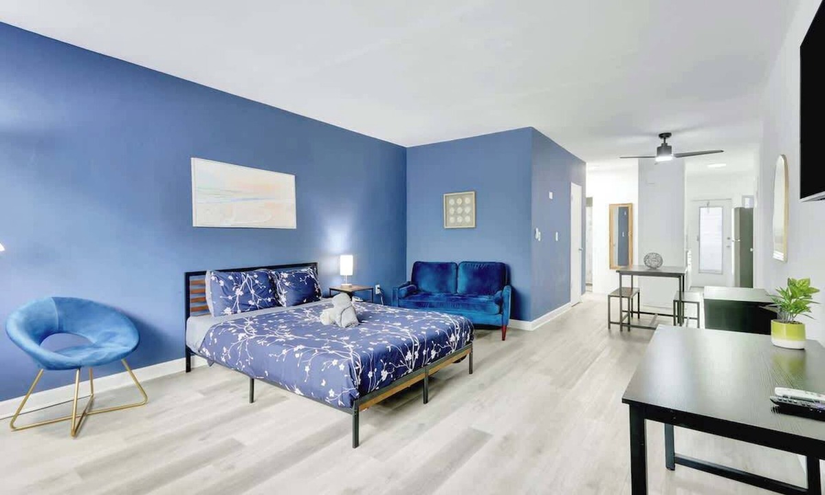 West Avenue Apartment | 1BR Miami Beach Apt with 3 Queens plus Free Parking