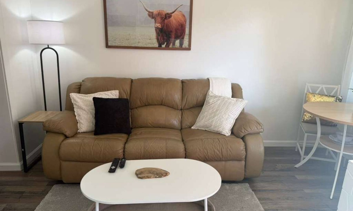 Brooksville Apartment | 2‑bed/1‑bath- Downtown Brooksville. Shops, cafés, and local attractions nearby