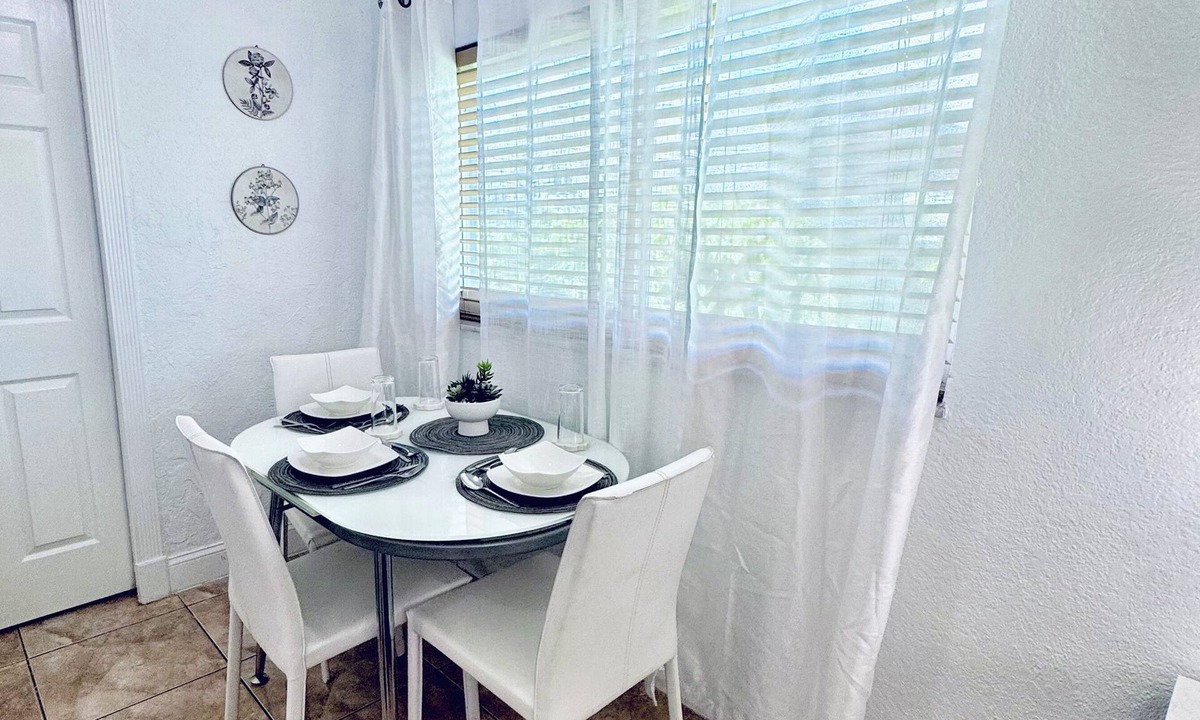Hialeah Apartment | 2 bedroom 1 Bath -Very peaceful & close to airport, Art District & beaches.
