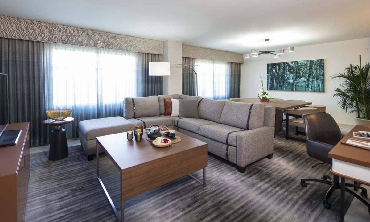 Florida Center Hotel | 2-Bedroom Suite at a 4⭐️ Hotel