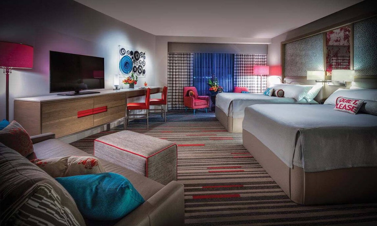 Florida Center Hotel | 2-Bedroom Suite at a 4⭐️ Hotel