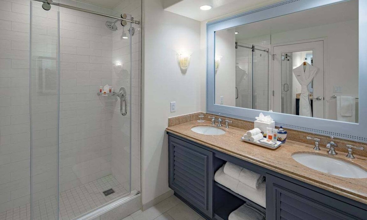 Florida Center Hotel | 2-Bedroom Suite at a 4⭐️ Hotel