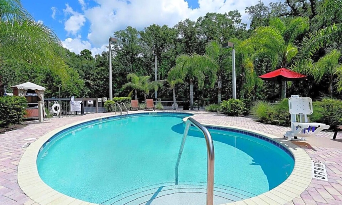 Wesley Chapel Hotel | 2 Comfortable Rooms Near Tampa Attractions, Trails, Shopping & Restaurants