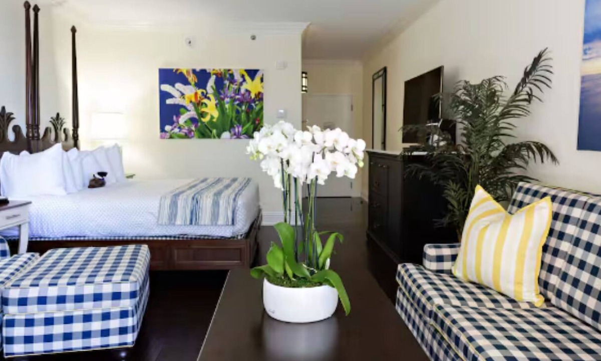 Pelican Bay Hotel | 2 Double City | Inn at Pelican Bay | Breakfast + Beach Ride | 2 Units