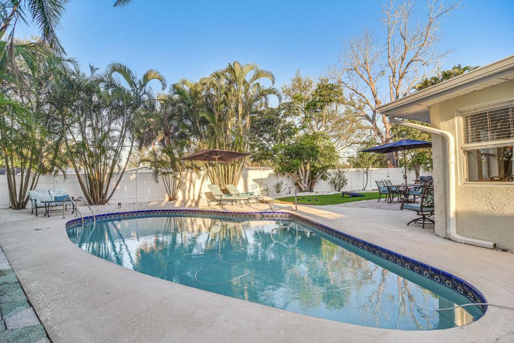Largo House | 2 Mi to Beach: Home w/Pool, Grill & More in Largo