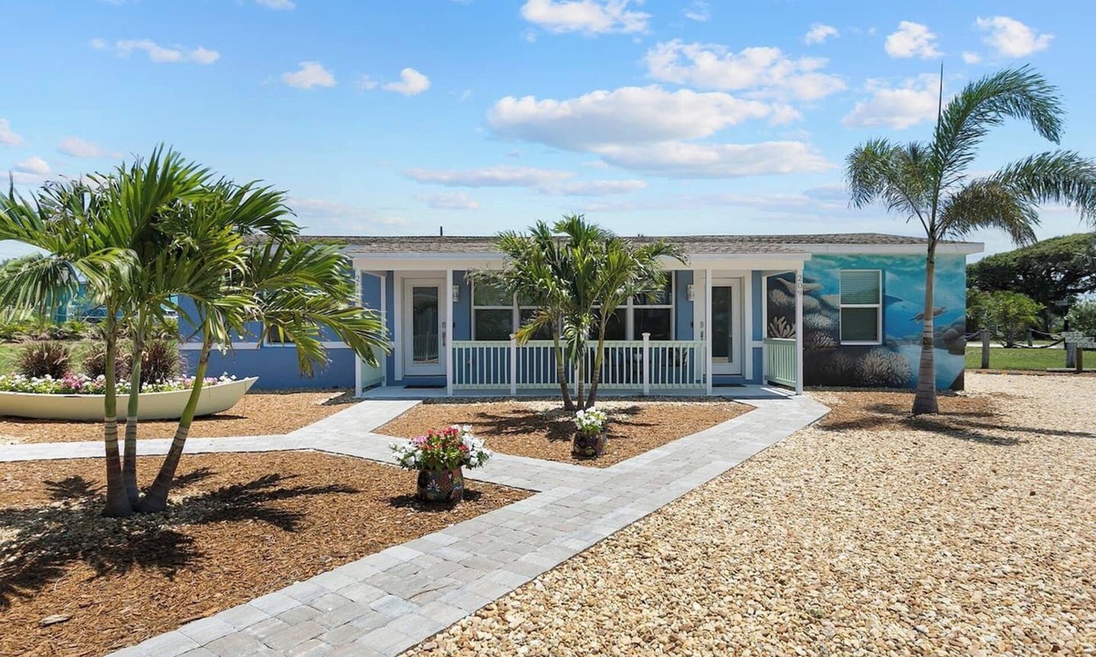 Cocoa Beach Apartment | 209 Turtle | King Bed | 250 steps to the sand!