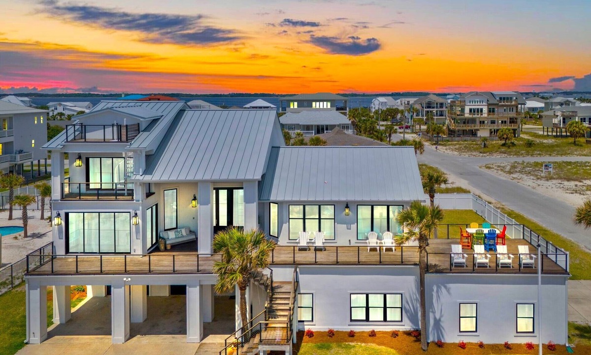 Toilla Segunda House | 20ft Beach Access, Sleeps 31, Pool, Bikes, Basketball,Ping Pong,2 Kitchens, Pets