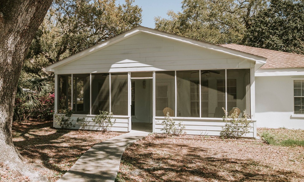 Ocean Springs House | 2BR/2BA in PERFECT location! Walk to Downtown! Near the beach! The Jeff