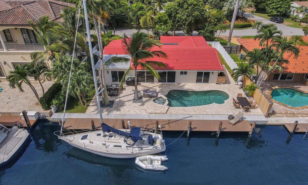 Pompano Isles House | 3/2 Waterfront Pool home on Private Island Walk to the Beach