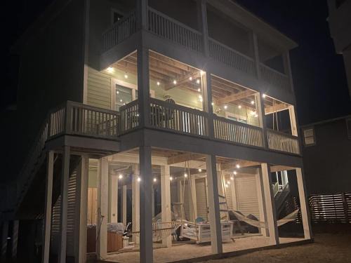 Morgantown House | 3,700 Snowbird Special with Hot Tub and Golf Cart