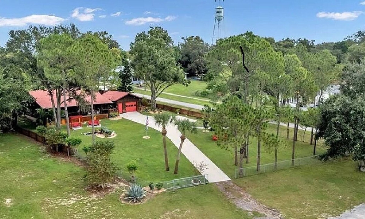 Dundee House | 3 bdrm Lakefront home in Dundee, FL. 7m to Lego Land, 28m to Disney Wild Kingdom
