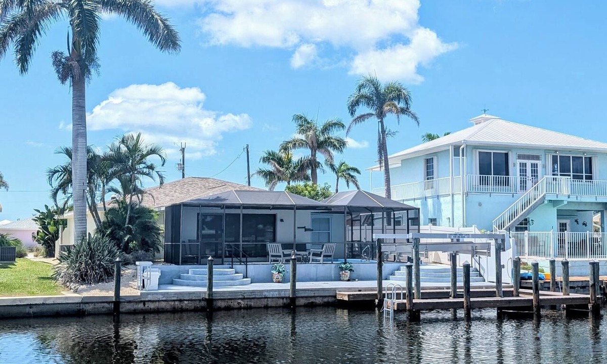Saint James City House | 3 Bed 2 Bath on Deep Canal 5 minutes to channel CLEAN & NICE. New boat hoist