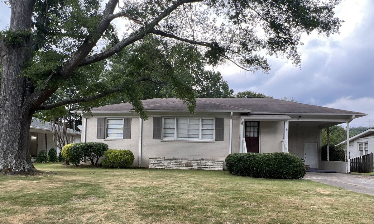 Crestline Heights House | 3 bedroom 2 bath house in Crestline Gardens