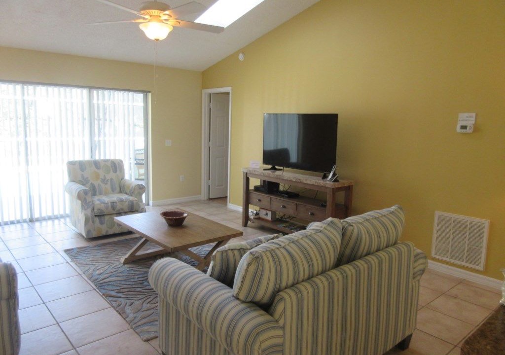Sunridge Woods Villa | 3 Bedroom 2 Bathroom Vacation home minutes away from the Parks