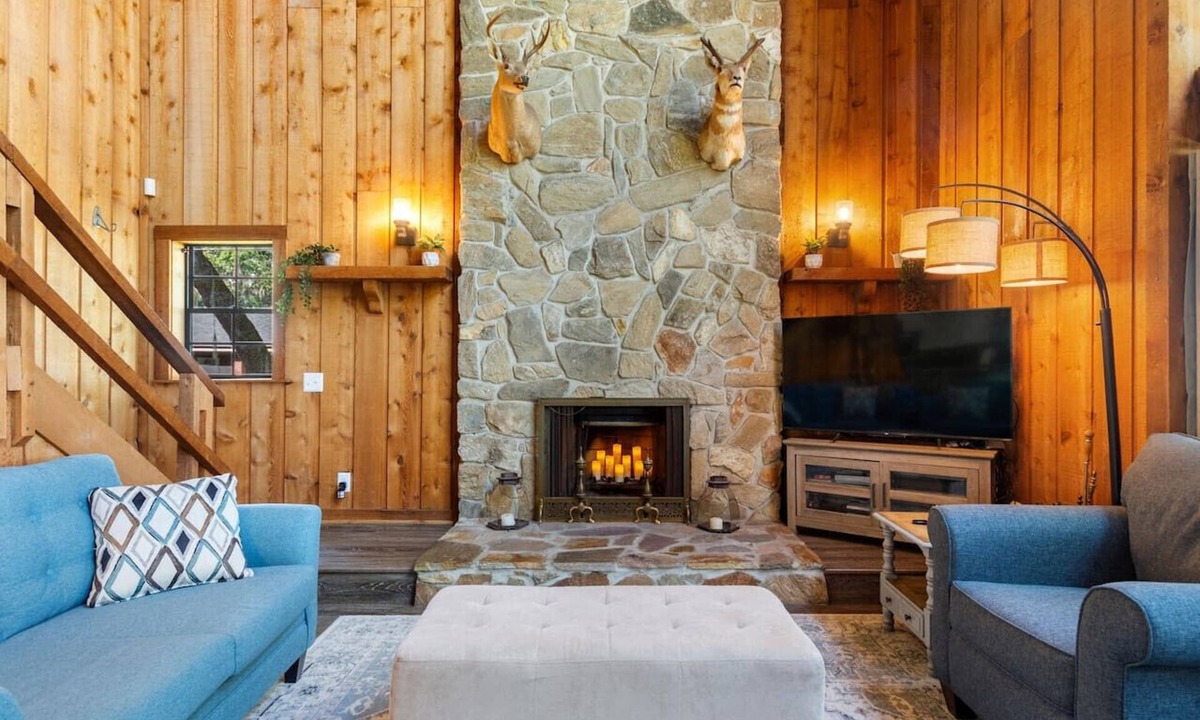Winter Haven Apartment | 3 bedroom cabin, 15 minutes to Legoland, lake view