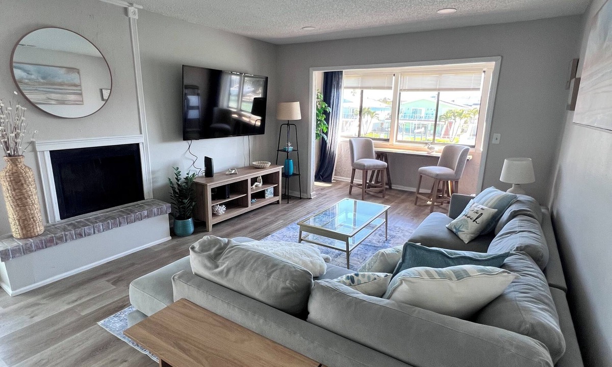 Indian Rocks Beach Condo | 3-bedroom condo in Indian rocks beach , 10 minute walk to beach.