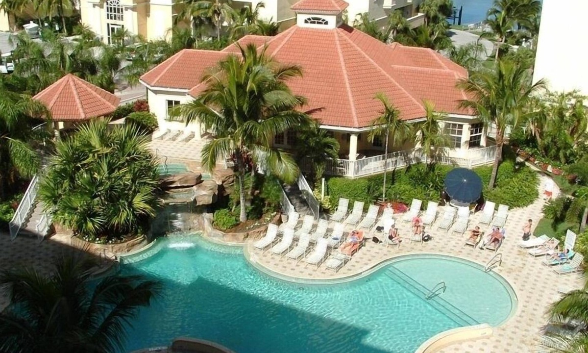 Vanderbilt Beach Condo | 3 Bedroom Condo with Pool/Bay Views-short walk to Beach-High Speed WiFi
