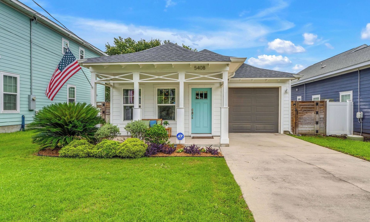 Ono Island House | 3-bedroom house with fenced yard and private pool