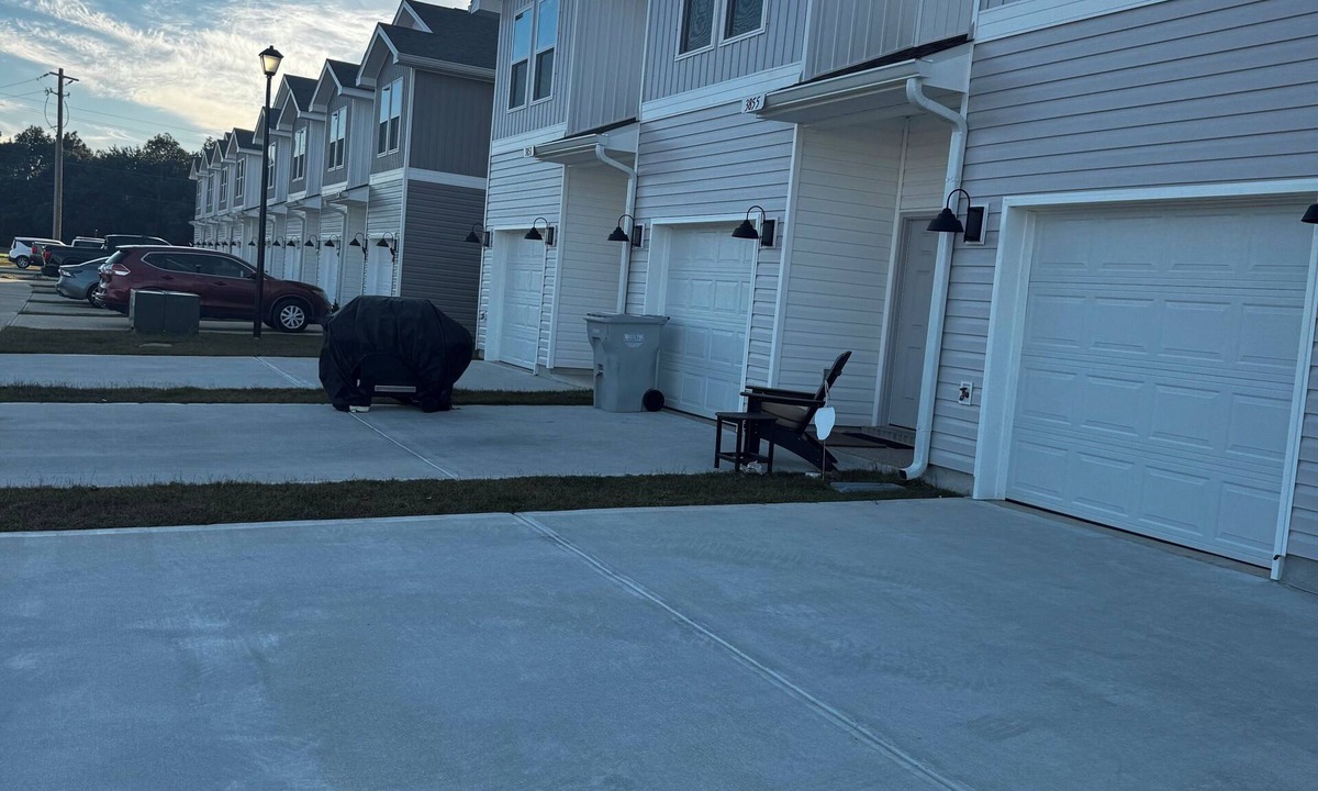 Milton House | 3-bedroom townhome in superb Milton with cool AC