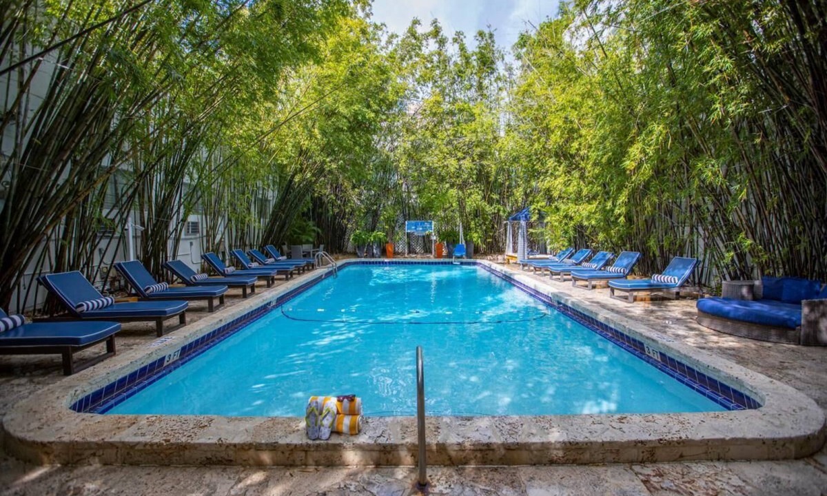 City Center House | 3 Great Suites Fit for Families! On-site Pools, Walk to Lummus Park Beach!