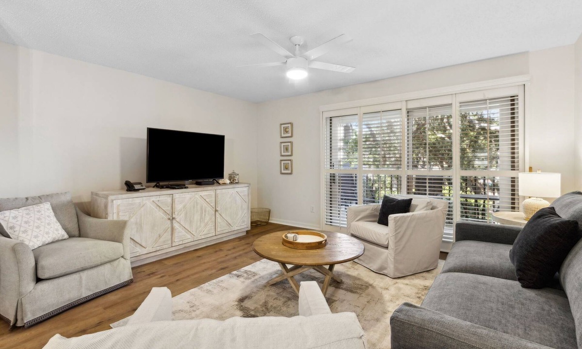 American Beach House | 307 Sailmaker in Summer Beach