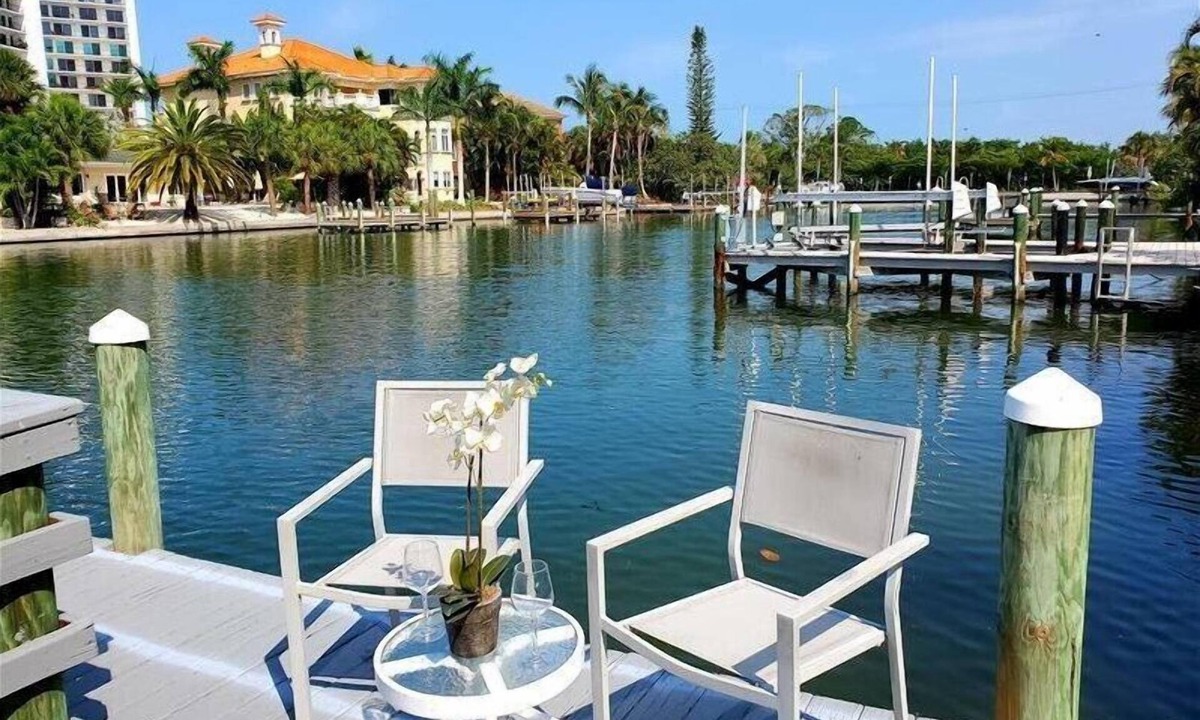 Saint Armands Key House | 4/3, Private Pool, Walk to St. Armands and Beach