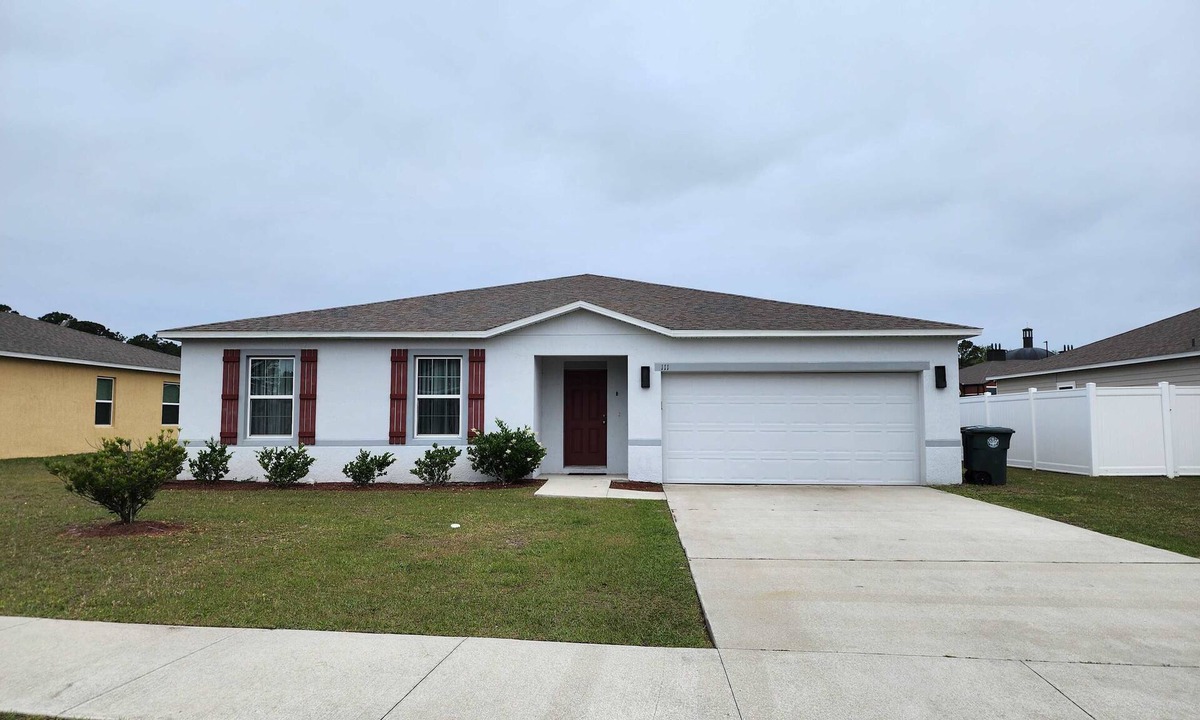 Kingsland House | 4 Bedroom 2 Bath Home