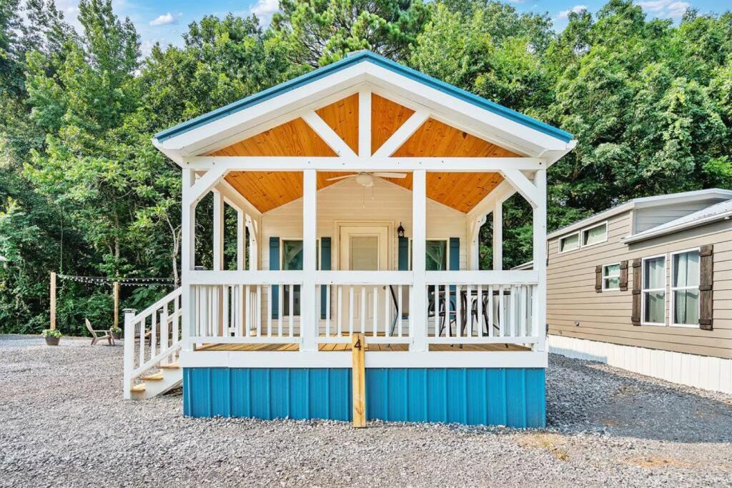 Guntersville Apartment | 4 Heron Haus, Luxury Tiny House, Pet Friendly, Mins to Downtown Guntersville