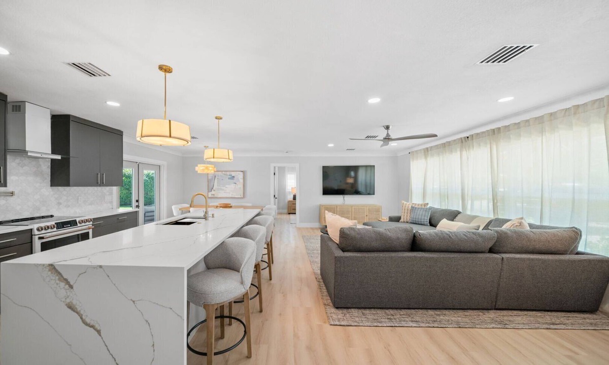 Lighthouse Point House | 4440 Managed by Brampton Park