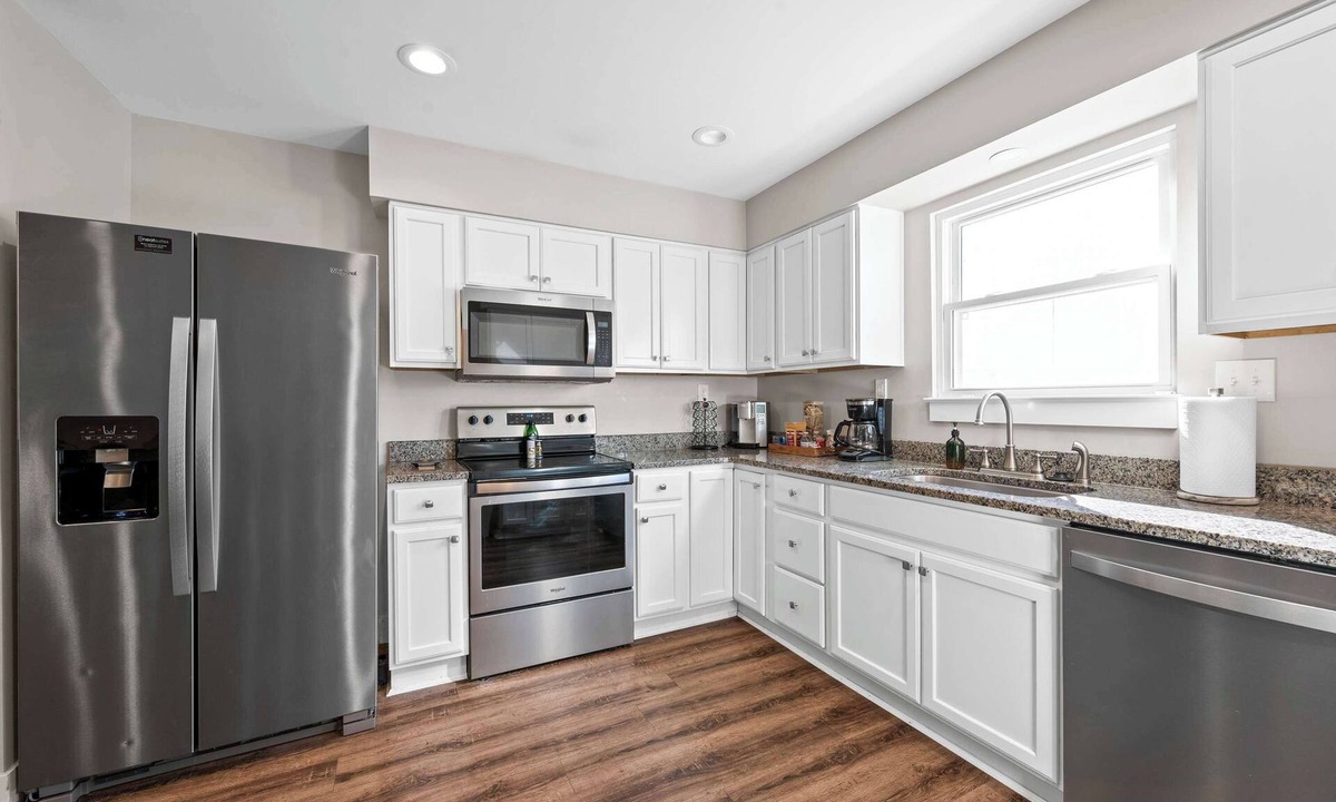 Williamstown House | 4BR/3Bath for 11, Near Ark, Plenty of Free Parking