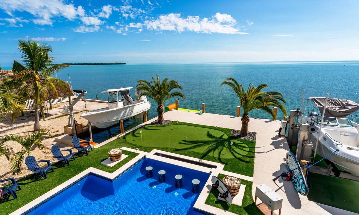 Tavernier House | 5 bed/4 bath Ocean side, right outside of Tavernier Creek Mile Marker 91