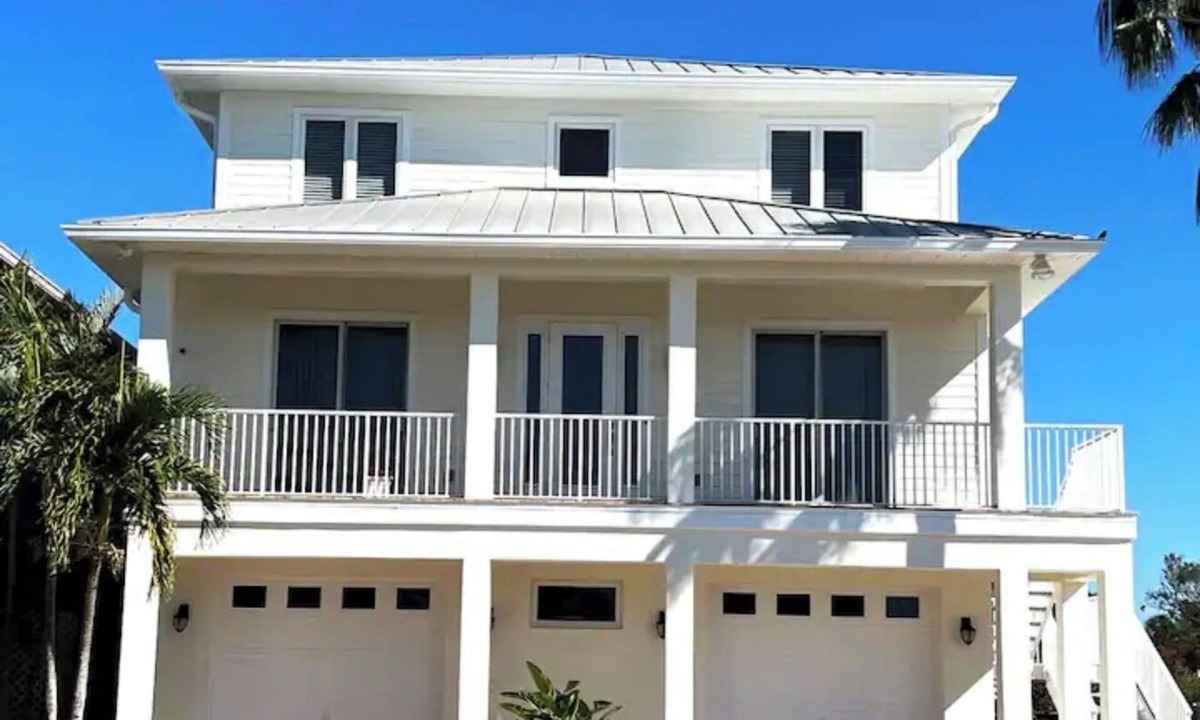 Apollo Beach House | 5 Bed/4 Bath Waterfront Pool Home In Apollo Beach