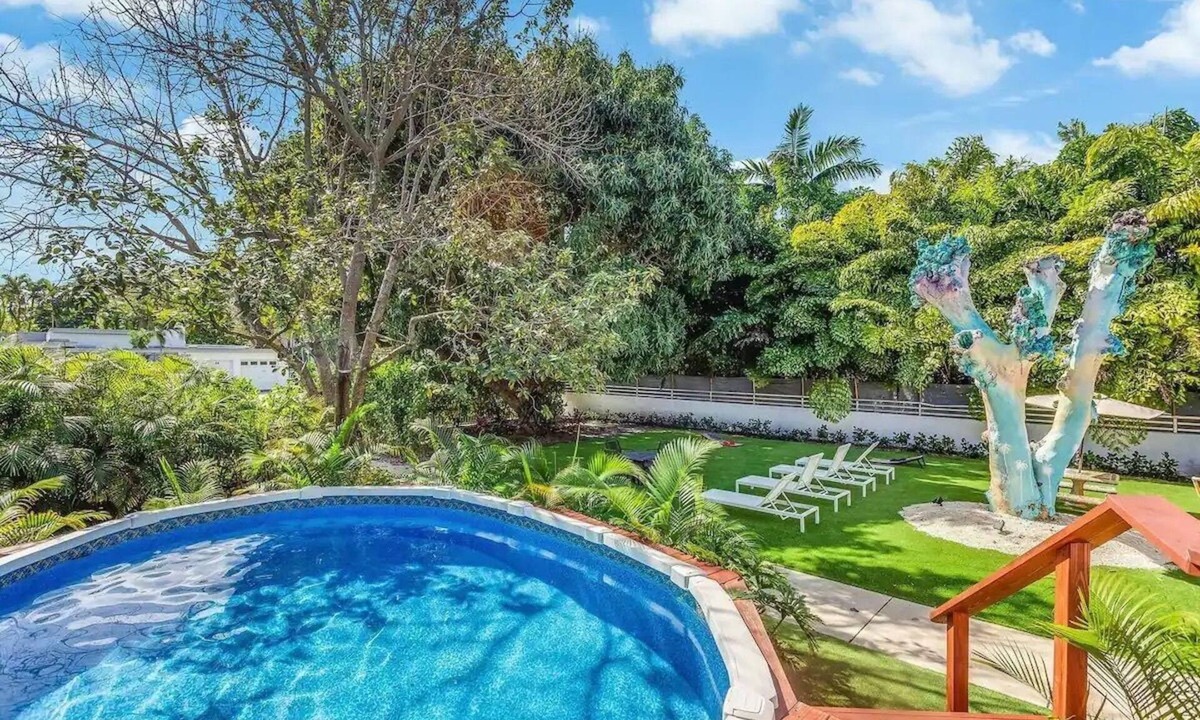 Seybold House | 5 Bedroom/5 Bath Villa with Pool & Jacuzzi - Miami Shores area
