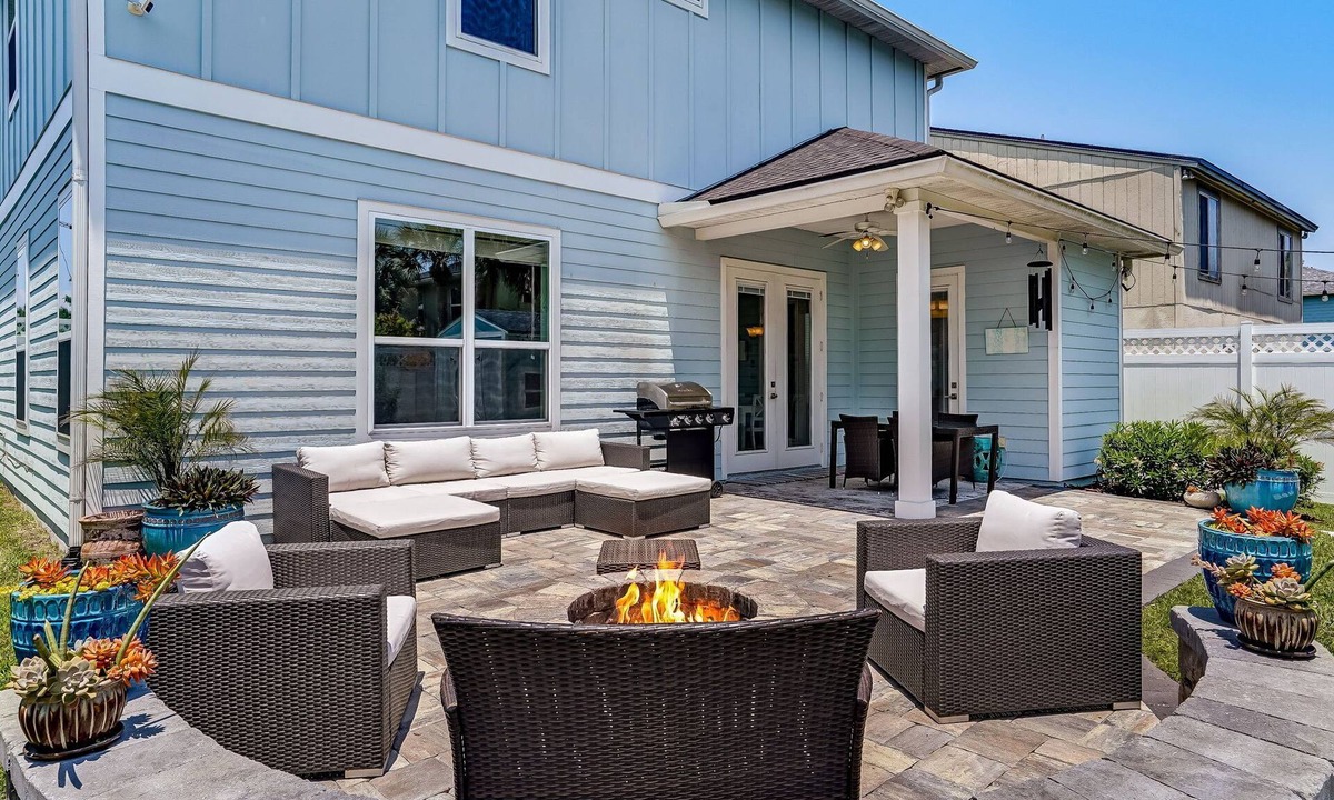 Jacksonville Beach House | 5 Bedroom luxury Beach house 5 min walk to beach - Wedding/Family/Group Trips